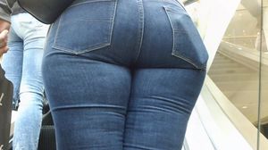 BIG ASS IN JEANS