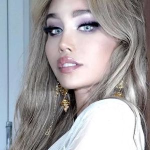 Farrah Lovely - very, very beautiful