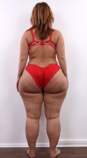 HUGE FAT ASS MILF