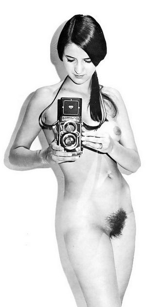 nude-model with camera
