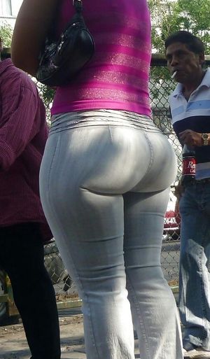 CANDID TIGHT ASS JEANS
