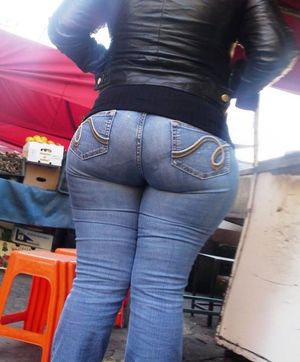 LARGE ASS STUFFED IN TIGHT JEANS