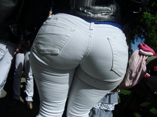 CANDID TIGHT ASS JEANS