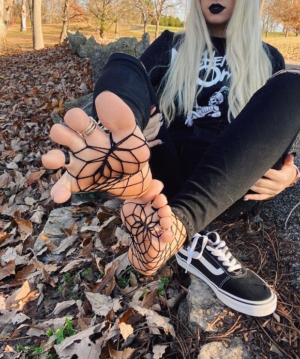 Feet in fishnets