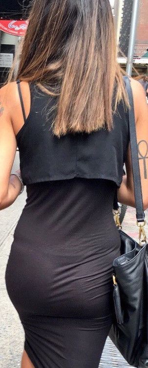 Candid booty milf in dress