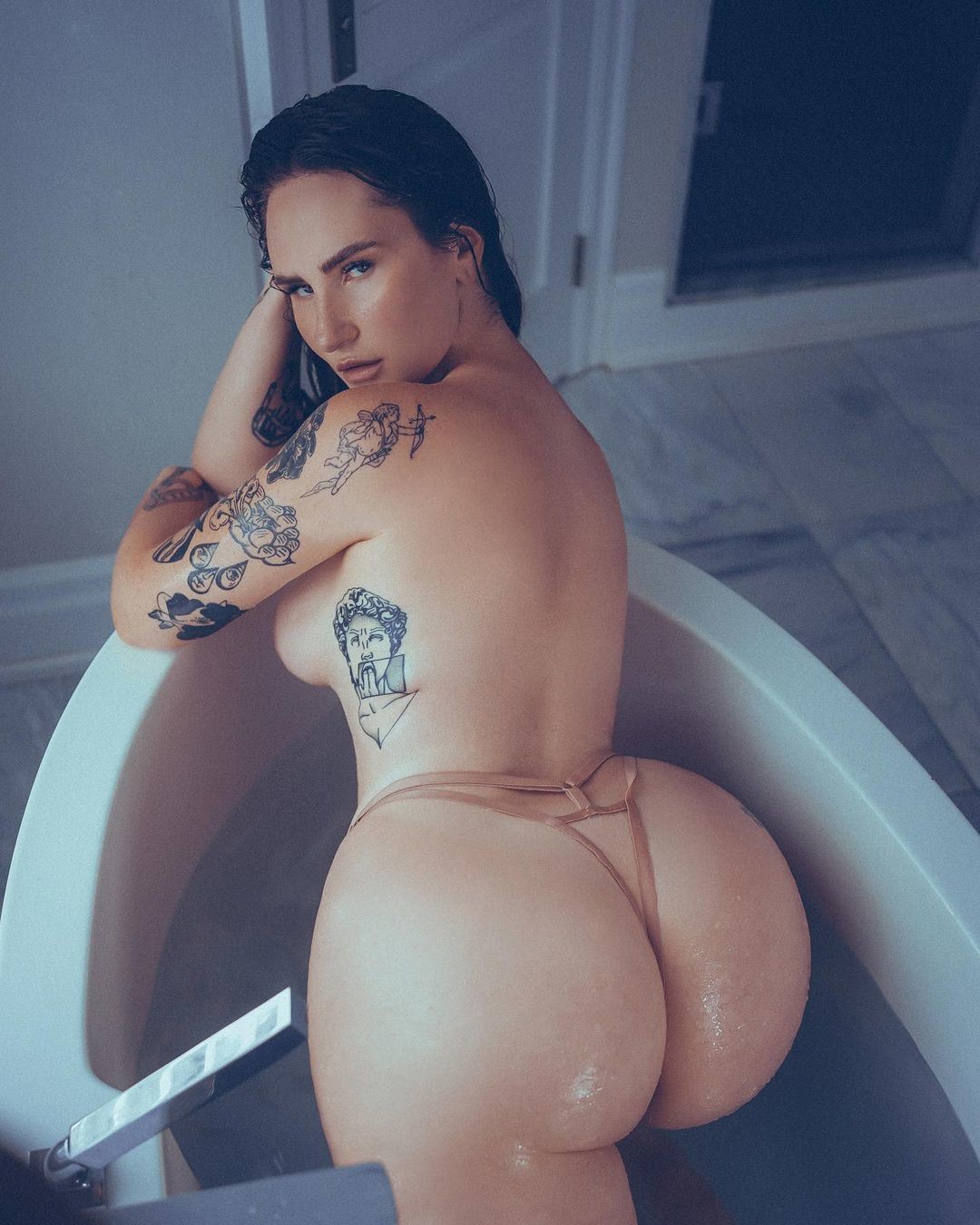 PorcelainSugar in a Bikini
