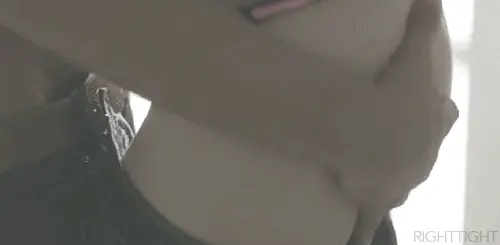 Squeeze her booty