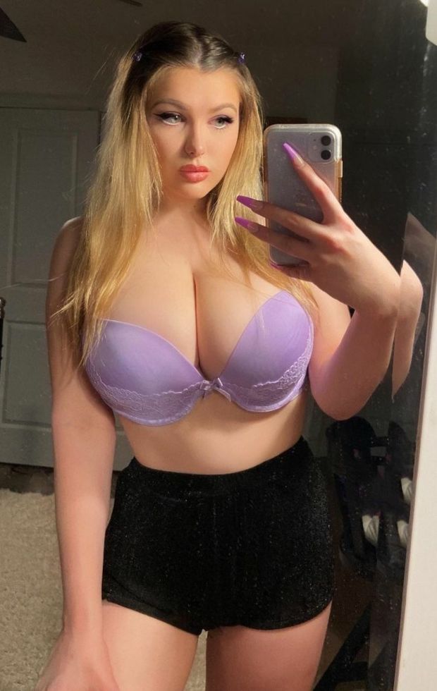 Thera huge boobs purple bra