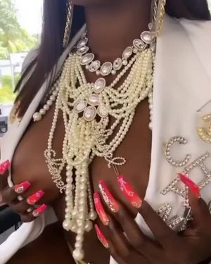 Amara La Negra's boobs (No Sound)