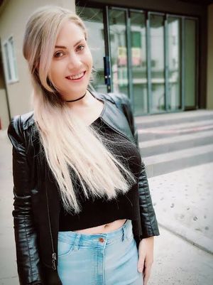 Mandy Candy - casual