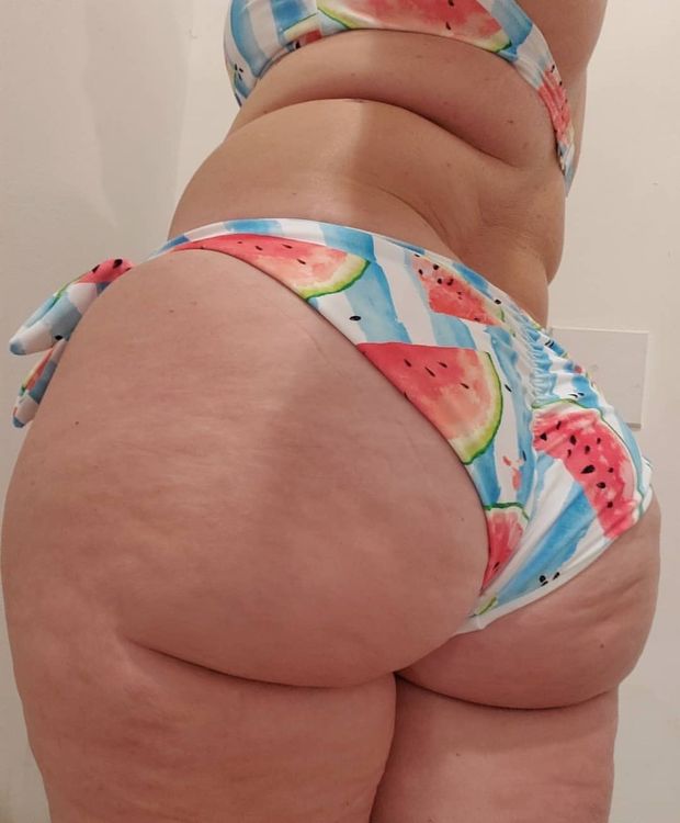 LARGE ROUND ASS FAT CULOS
