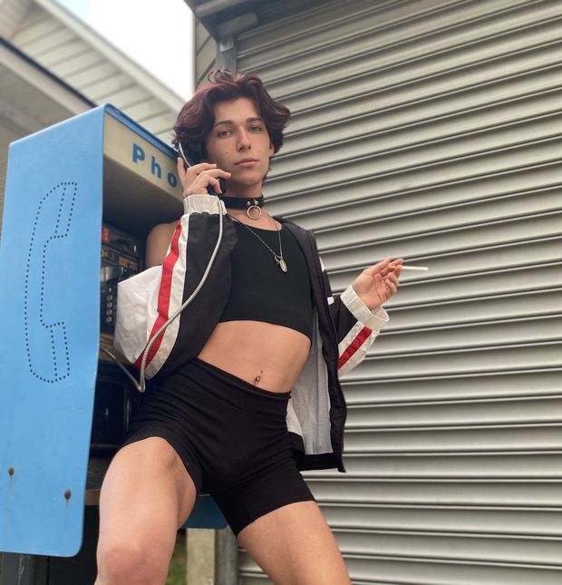 i wanna touch him