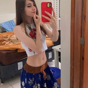 Sissy teen Sayuri Matter showing off