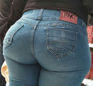 LARGE ROUND ASS FAT CANDID CULOS