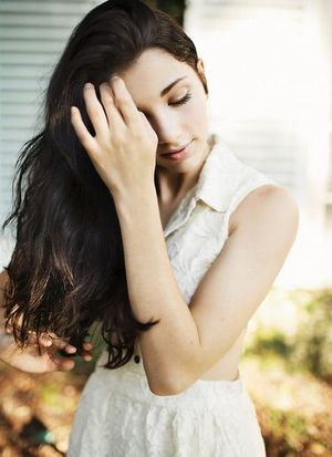 Emily Rudd Hair Brush