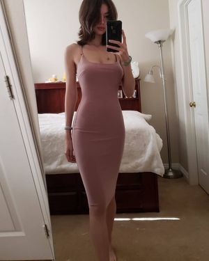 Qilin wearing tight dress