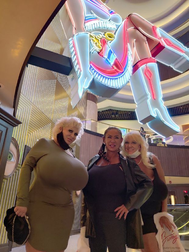 Claudia Marie, Minka, & Kayla Kleevage Nov. 21st 2020 at Circa Resort Casino in Vegas