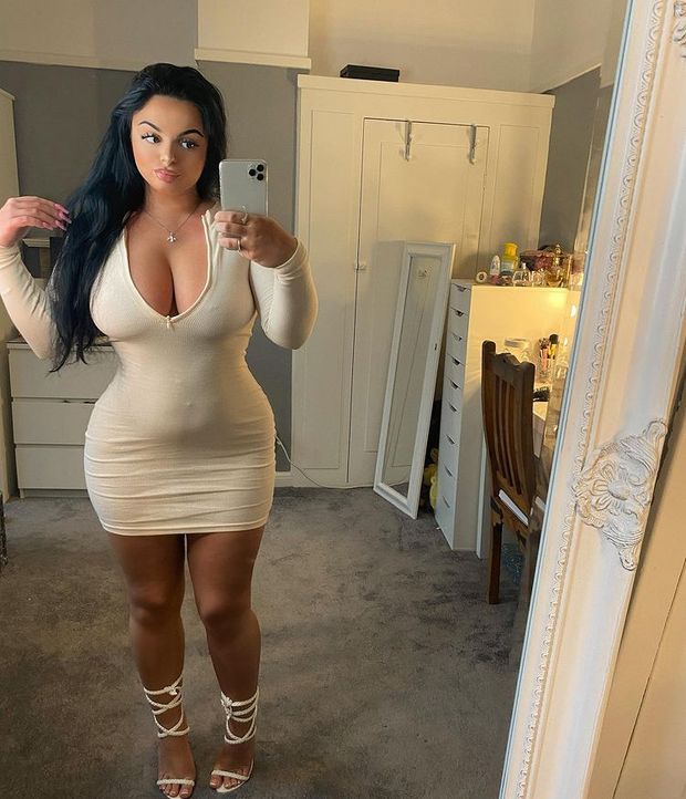 Sexy teen bimbo