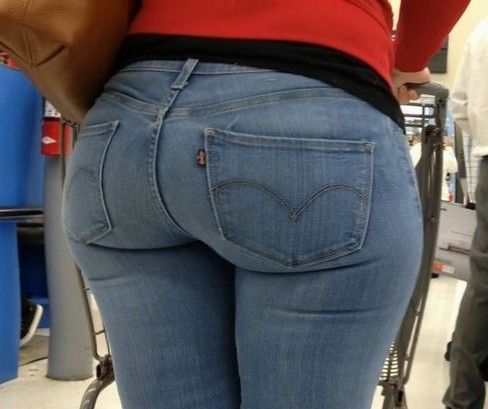 TIGHT JEANS NICE ASS CANDID MILF