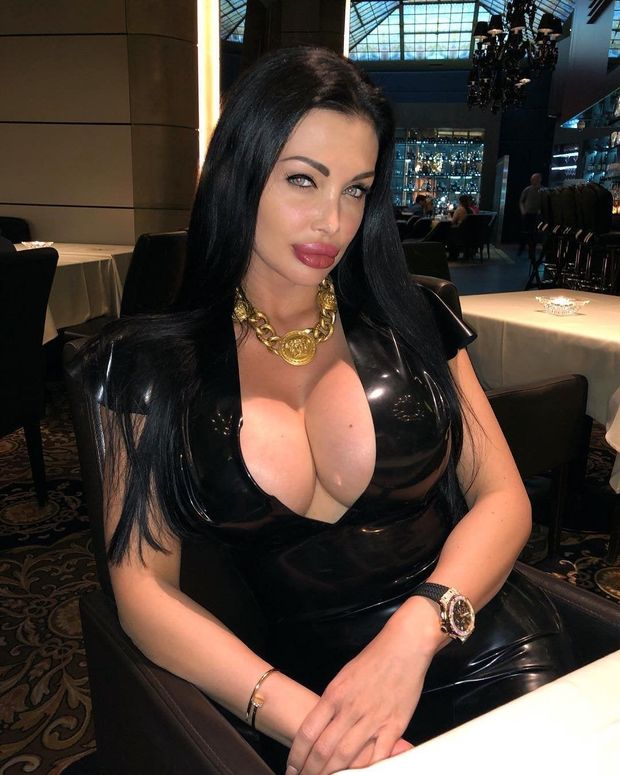 Aletta Ocean in latex