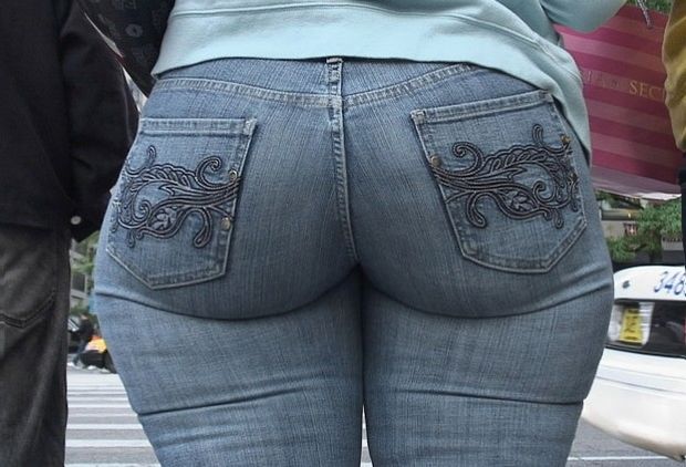 THICK THIGHS PHAT WIDE ASS MILF