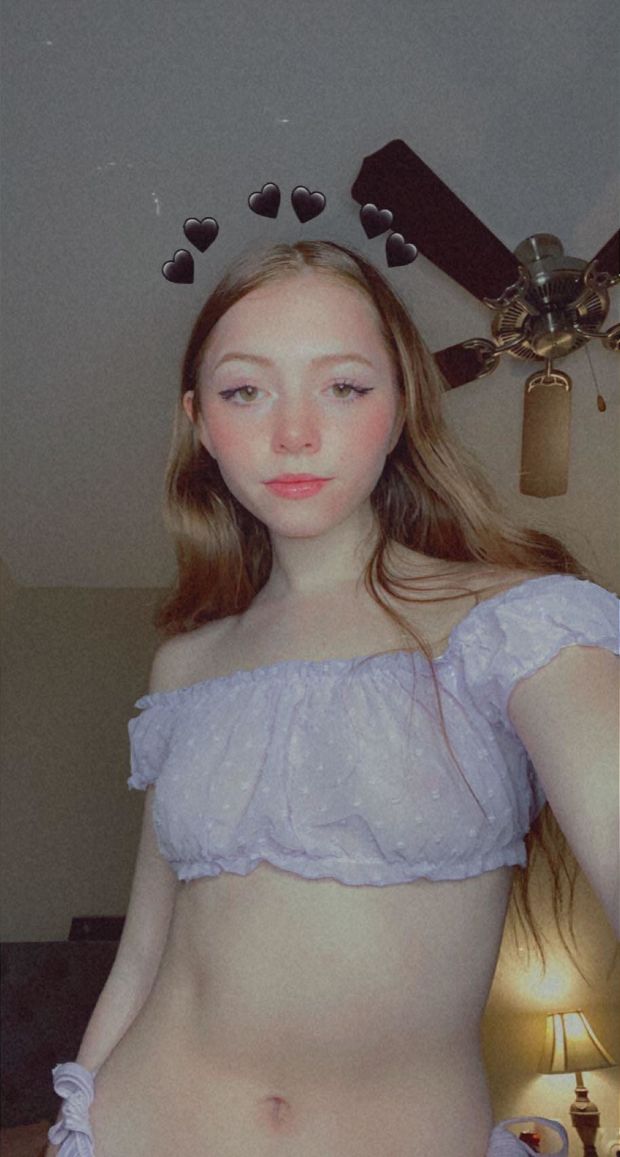 Incredibly sexy teen.
