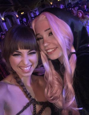 Imagine a threesome with these two