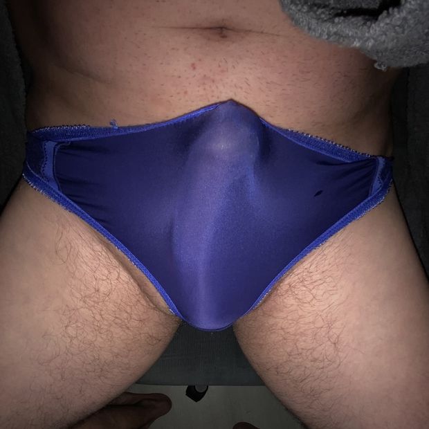 bander dans une culotte feminine