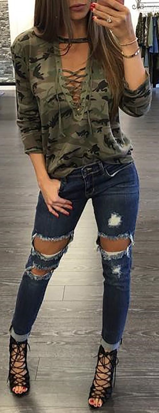 Hot woman in jeans.  Sexy hips. Fucking hot.  Makes me blow my load!