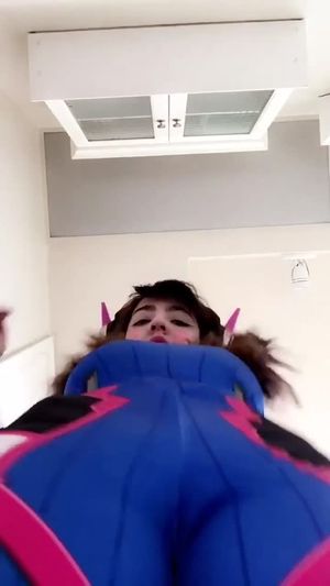 dva cosplay squatting jiggle