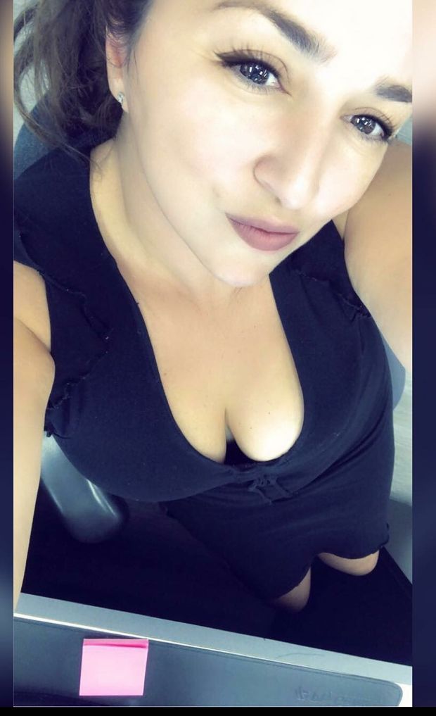 downblouse selfie
