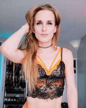 Taylor Weaver - glamorous