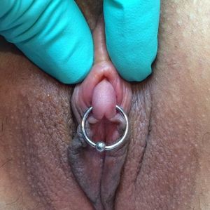 nice pierced clit