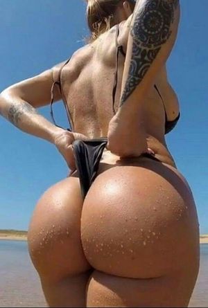 PAWG GOT TITS ASS AND CURVES