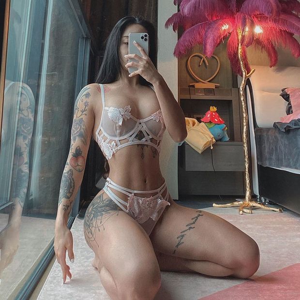 Songyuxin Hit0mi amazing tatted body