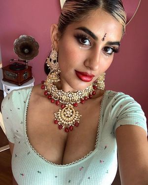indian selfie