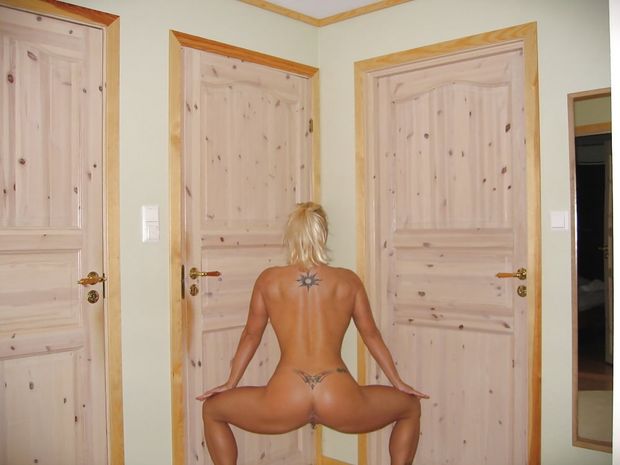 Fit blonde with tramp stamp