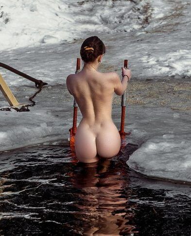 Ass so hot, it melts ice