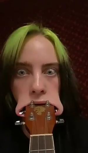 WONDERING WHAT ELSE SHE CAN FIT IN HER MOUTH (2)