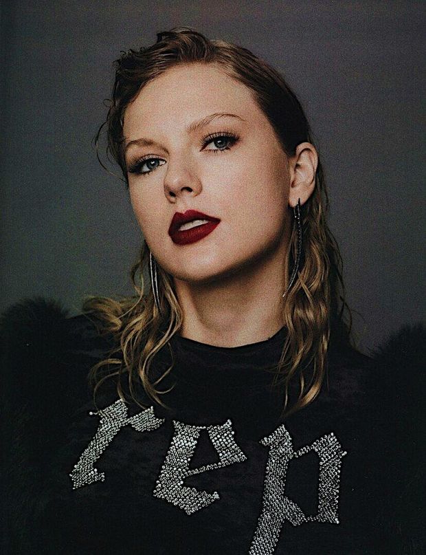 fill T swifts face with cum