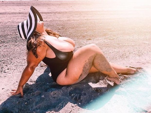 Nicole Denise Johansson Spilling Out Of Her Bikini