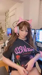 Gamergirl flashing the goods