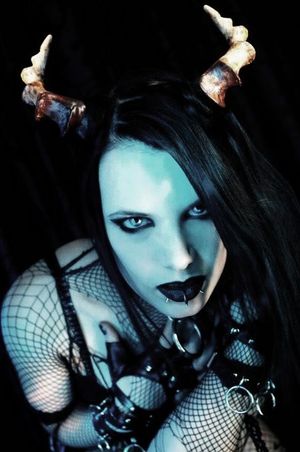 [ Pale and Handsome Faced Goth Babe ]