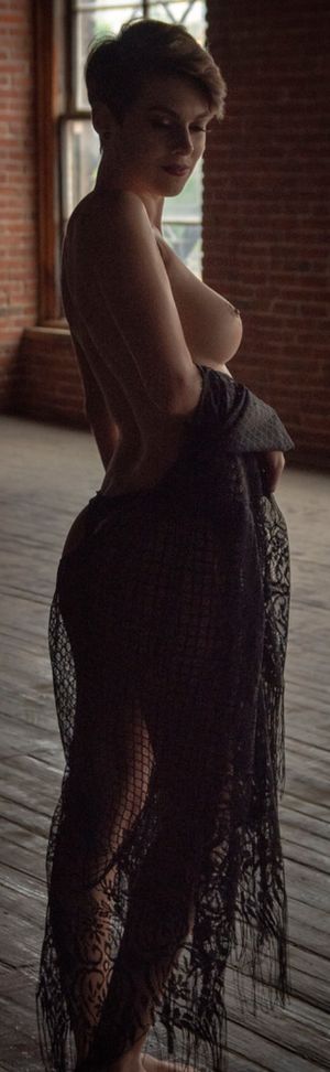 Hot milf in photo shoot