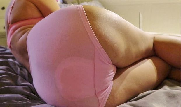 Sexy milf in pink bra and panties while wearing a maxipad