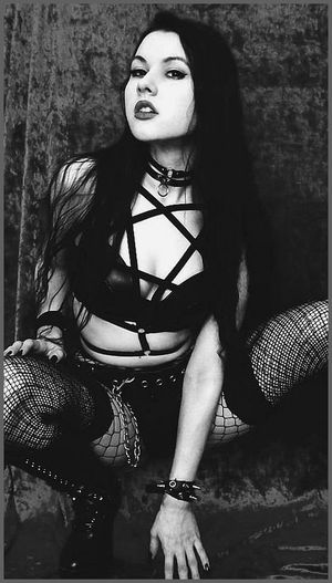 [ Borderline S&M Goth Babe ]