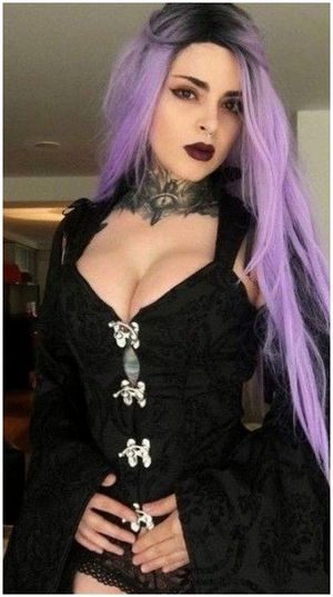 [ EMO Cleavage BABE ]