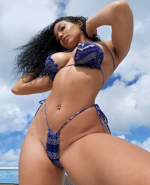 Beautiful light skinned stunning queen