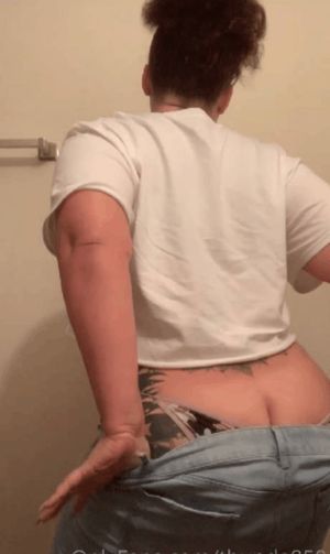 Thunda peeling off jeans