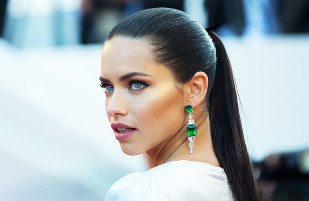 Hot celebs in porno comics : Adriana Lima sex comics